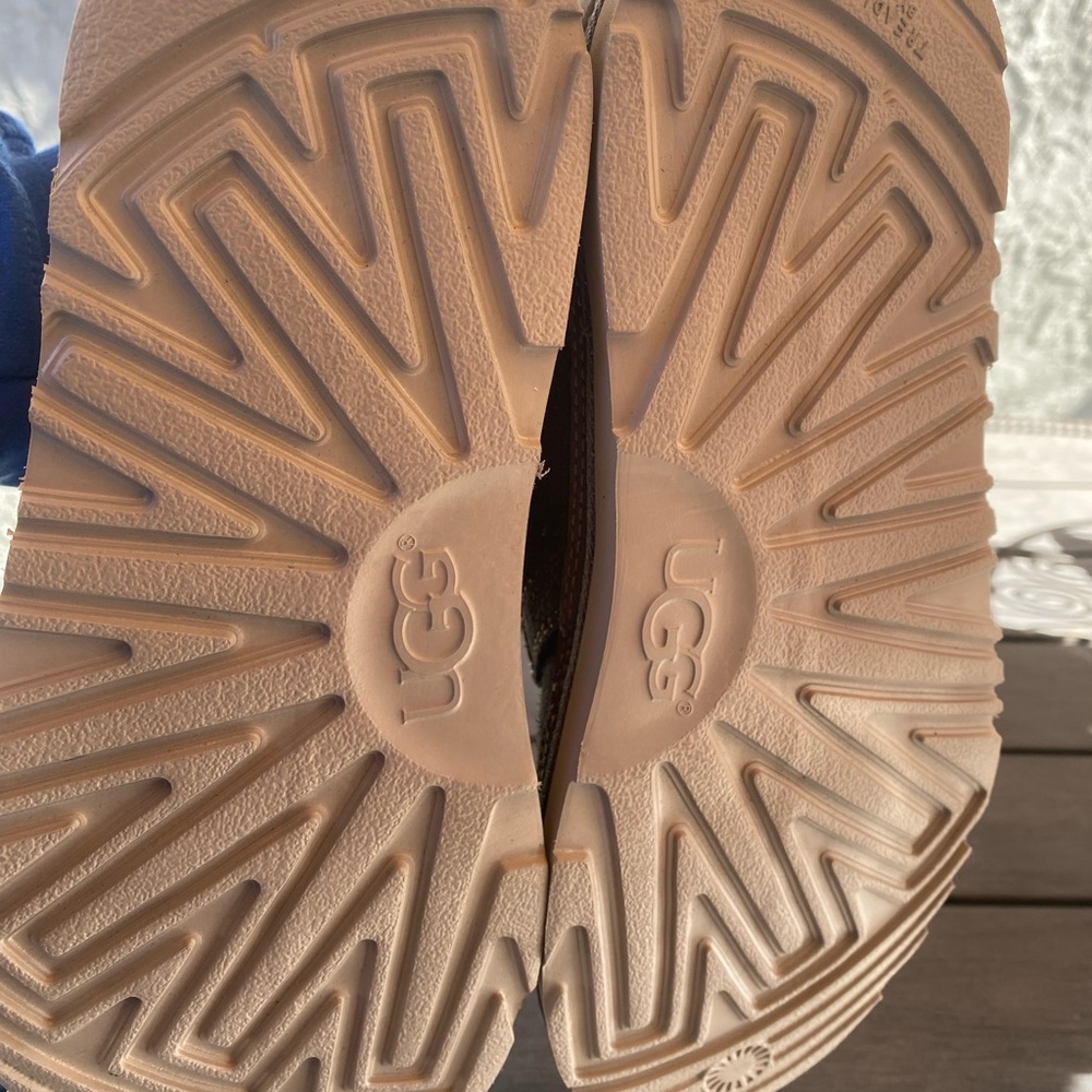 New UGG Neumel boots size 7 - Picture 2 of 7